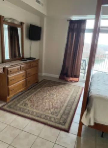 9102 Towers! Quiet! Elevators, indoor pool. Oct-May Travel Nurses welcome!!