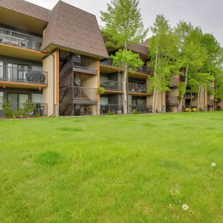 Mountain Meadows Condo Walk to Ski Shuttle!