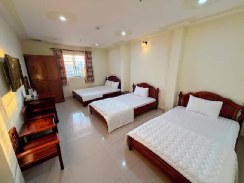 Khach San Hoang Tay Hotels near District 11