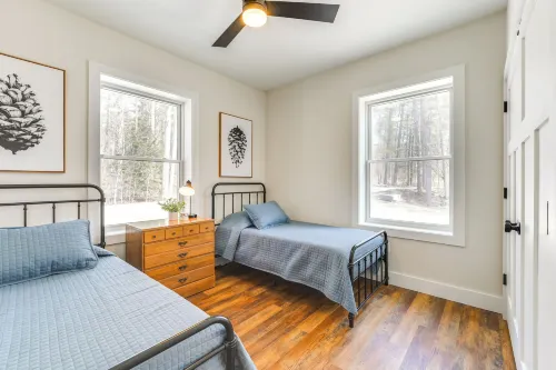 Walk to Beach & Sebago Lake: Luxe Family Getaway! - Wifi