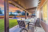 Beautiful Home with Pool & Hot Tub close to National Parks Hotels in Selma