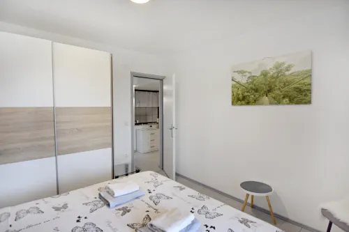 Quiet holiday apartment with balcony