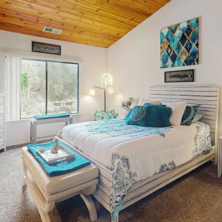 Yard & Patio: Quiet & Well-Stocked Riverside Home
