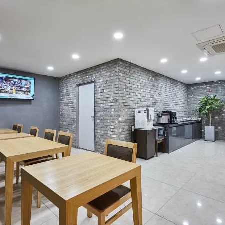 Cheonho Hotel Gam Отели рядом с достопримечательностью «Бейсбол Стадион Ямсил»