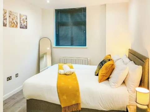 Spacious City Centre Apartment for Up to 5