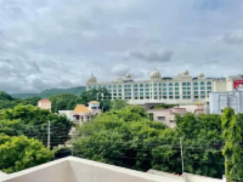 บริคนีสต์ โฮมส์