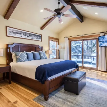 Upper Woodside Luxury 3 Bedroom Home