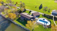 Lakeside Getaway - Games, HotTub & Space to Gather - Pools