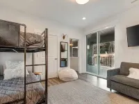 Beautiful Townhome Centrally Located Pet Friendly Hot Tub & Bonus Basement Room Hotels in Summit Park