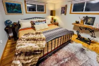 Hot Tub & Stone Fire Pit: Smoky Mountain Oasis!