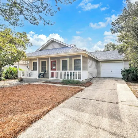 Beautiful Beach Cottage! West End!  3 Blks to Beach! Front & Back Porch! Save $$