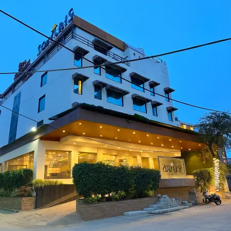 Solaris Hotel and Club