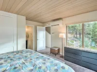 2 Mi to Heavenly Mountain: Tahoe Retreat w/ Views Hotels in Stateline