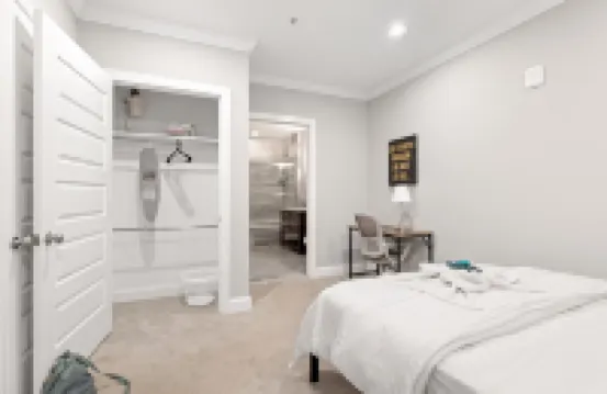 Charming Rooftop Oasis and Modern Amenities - Elegant Escape