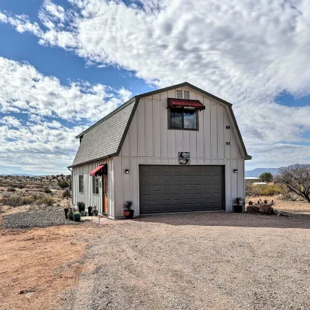 Wine Country Retreat in Cornville: Hot Tub & View
