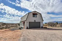 Wine Country Retreat in Cornville: Hot Tub & View