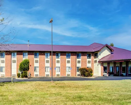 Capital O Amerihost Inn and Suites Mexico Hwy 54 MO Hotels in Mexico