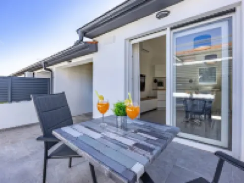 Cosy apartment near Rock Beach Hotels in Peroj