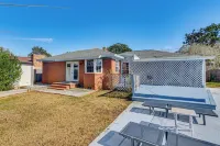 4 Mi to NAS Pensacola! Family Getaway w/ Pool
