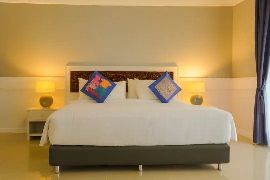 ห้องดีลักซ์พร้อมระเบียง(เตียงคิงไซส์)