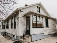 1950's Themed Historic Home in Downtown Frankenmuth Heart. Perfect Location. Hotels in Frankenmuth