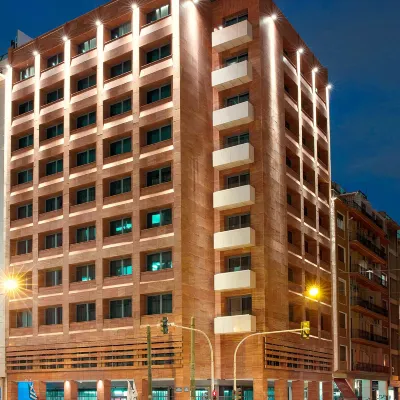 Zeus Essence Athens Central Отели рядом с достопримечательностью «Эпиграфический музей»