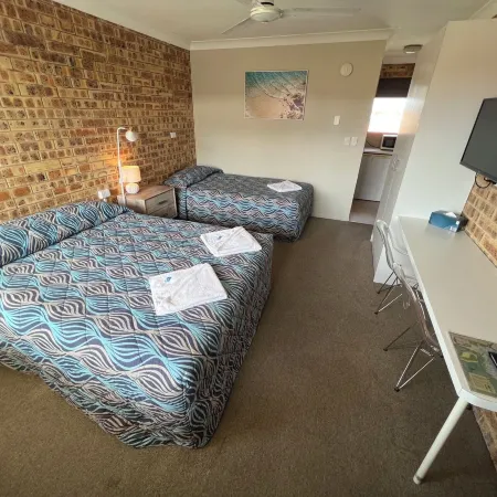 Golden Beach Motor Inn, Caloundra