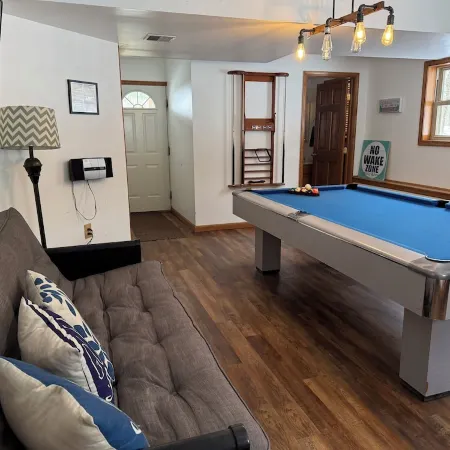 Lake Harmony Chalet • Hot Tub • Pool Table • Ping Pong • Fire Pit • Pets OK
