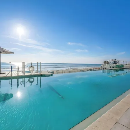 Daytona Grande Oceanfront Resort