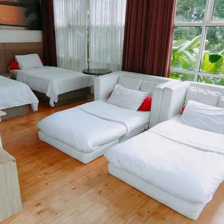 Bukit Cikahuripan Resort