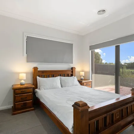 Family-friendly 4-bed Home With Courtyard