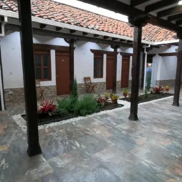 HOTEL COLONIAL A 100 MTS DE LA BASILICA