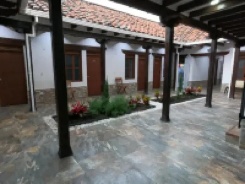 HOTEL COLONIAL A 100 MTS DE LA BASILICA