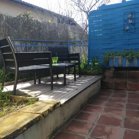 Maisonnette Ideally Located at the Foot of the Napoleon Bridge