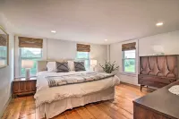 Renovated Farmhouse < 1 Mile to Okemo Mountain! - parking