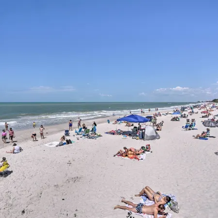 Luxe Naples Escape Walk to Beach and Downtown!