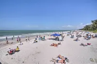 Luxe Naples Escape Walk to Beach and Downtown! - spa
