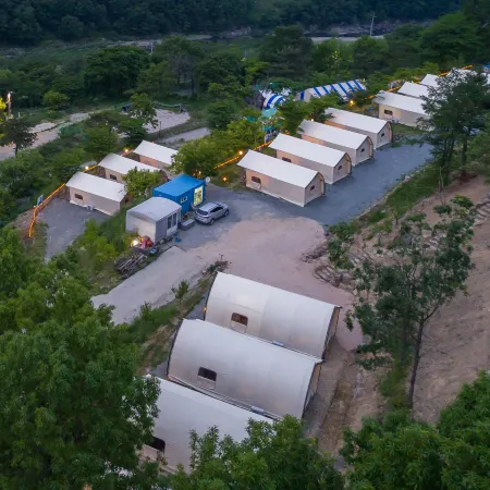 Gyeongju Ogle-Ogle Glamping Отели рядом с достопримечательностью «Храм Синсонса»