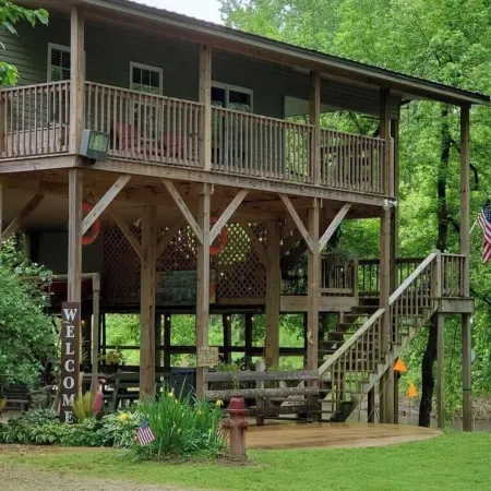 Mama Bears Cozy Creekside Cabin at Up The Creek