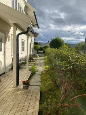 Quiet and central studio-near to everything  호텔