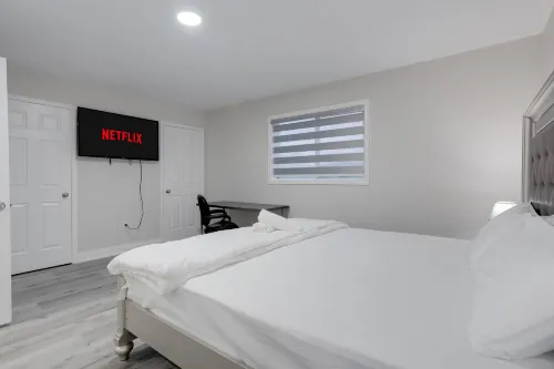 Big 1bed Suite with fast Internet, Office & Private Bath