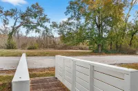 1/2 Mi to Sylvan Beach Park! Chic Townhome w/ Yard - Beach