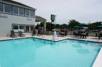 Quality Inn & Suites Georgetown - Seaford - piscina