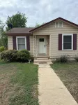 Charming 2-bedroom house in welcoming quiet Hondo w HEAT AC, WiFi, cable