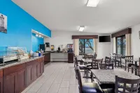 Days Inn by Wyndham Fond du Lac - parking