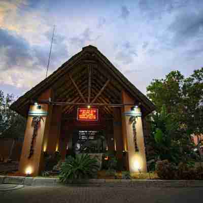 Bains Lodge Hotel Exterior