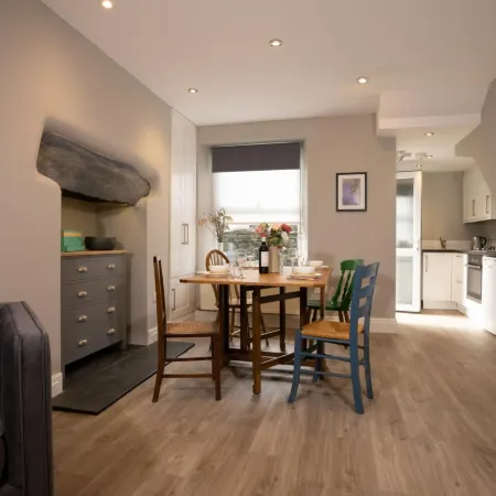 Morland Contemporary Lakeland Home by LetMeStay