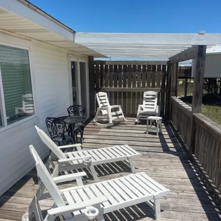 Ocean View Beach Cottage/3BR 2BA/Steps Away From the White, Sandy Beach!