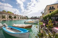 Casa di Paola: Lake-View Balcony Apartment in Peschiera - Happy Rentals - Apartments