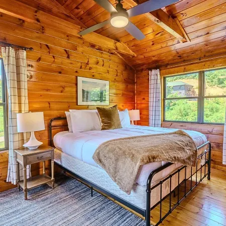 NEW Lux 4 BR Pigeon Forge Dollywood Hot Tub